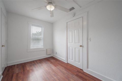 House in Tampa, Florida 3 bedrooms, 124.3 sq.m. № 2259396 - photo 30
