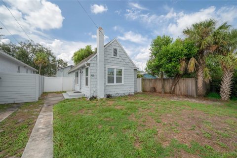 House in Tampa, Florida 3 bedrooms, 124.3 sq.m. № 2259396 - photo 3