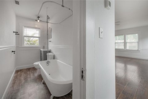 House in Tampa, Florida 3 bedrooms, 124.3 sq.m. № 2259396 - photo 13