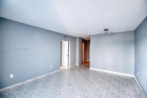 Copropriété à louer à Sunny Isles Beach, Floride: 1 chambre, 65.5 m2 № 1984512 - photo 2