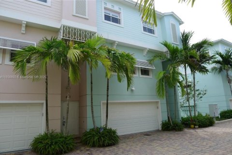 Villa ou maison à vendre à Pompano Beach, Floride: 4 chambres, 173.17 m2 № 1887393 - photo 2