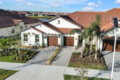 Townhouse in Wimauma, Florida 2 bedrooms, 130.62 sq.m. № 1516374 - photo 1
