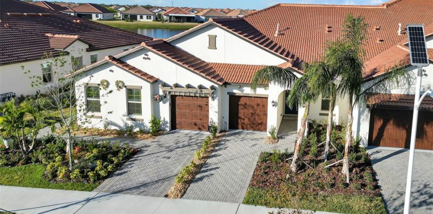 Townhouse in Wimauma, Florida 2 bedrooms, 130.62 sq.m. № 1516374