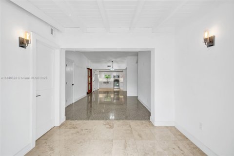 Villa ou maison à vendre à Miami, Floride: 3 chambres, 163.14 m2 № 1981720 - photo 7