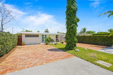 Villa ou maison à vendre à Miami, Floride: 3 chambres, 163.14 m2 № 1981720 - photo 2