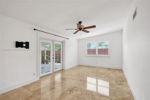 Villa ou maison à vendre à Miami, Floride: 3 chambres, 163.14 m2 № 1981720 - photo 18