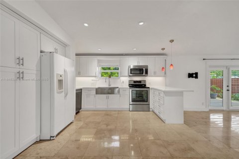 Villa ou maison à vendre à Miami, Floride: 3 chambres, 163.14 m2 № 1981720 - photo 13