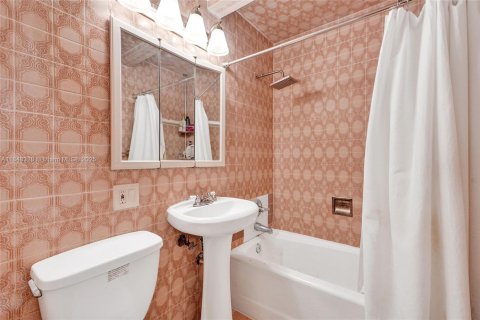 Villa ou maison à vendre à Miami, Floride: 3 chambres, 163.14 m2 № 1981720 - photo 24