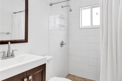 Villa ou maison à vendre à Miami, Floride: 3 chambres, 163.14 m2 № 1981720 - photo 29