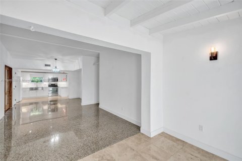 Villa ou maison à vendre à Miami, Floride: 3 chambres, 163.14 m2 № 1981720 - photo 11