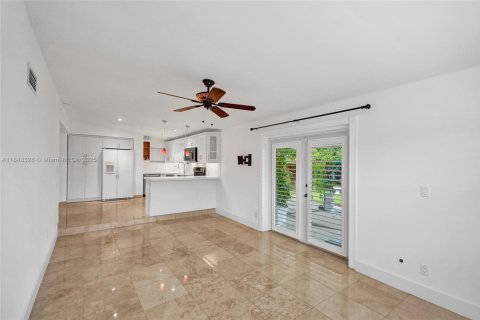 Villa ou maison à vendre à Miami, Floride: 3 chambres, 163.14 m2 № 1981720 - photo 16