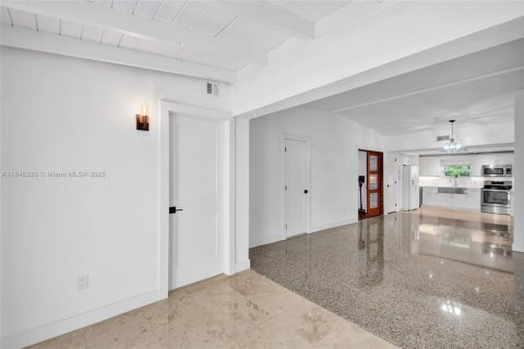 Villa ou maison à vendre à Miami, Floride: 3 chambres, 163.14 m2 № 1981720 - photo 10