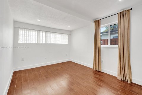 Villa ou maison à vendre à Miami, Floride: 3 chambres, 163.14 m2 № 1981720 - photo 22