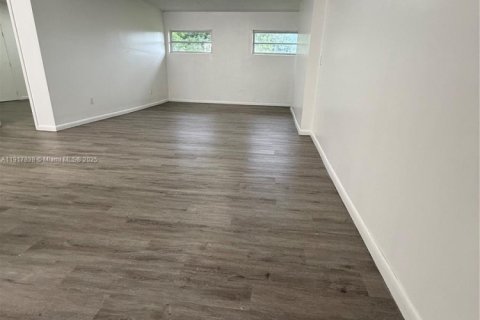 Appartement à louer à Homestead, Floride: 1 chambre, 386.01 m2 № 1974286 - photo 6