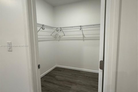 Appartement à louer à Homestead, Floride: 1 chambre, 386.01 m2 № 1974286 - photo 4