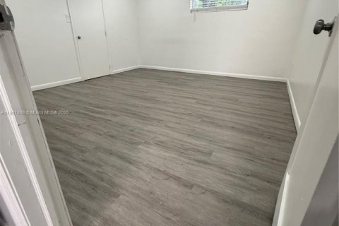 Appartement à louer à Homestead, Floride: 1 chambre, 386.01 m2 № 1974286 - photo 3