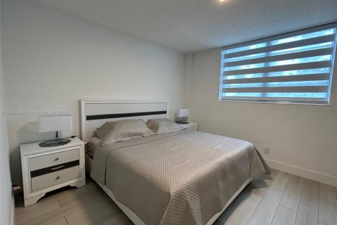 Condo in Sunny Isles Beach, Florida, 2 bedrooms  № 1949699 - photo 7