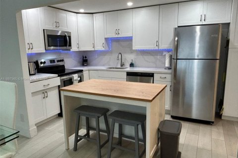 Condo in Sunny Isles Beach, Florida, 2 bedrooms № 1949699