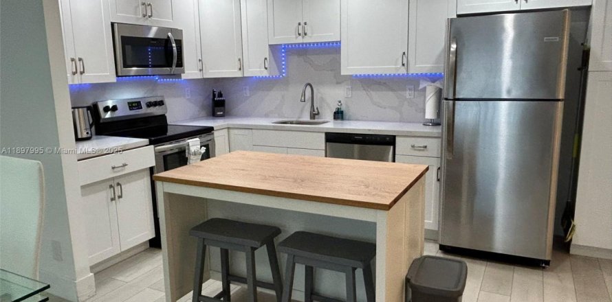 Condo in Sunny Isles Beach, Florida, 2 bedrooms  № 1949699