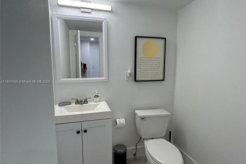 Condo in Sunny Isles Beach, Florida, 2 bedrooms  № 1949699 - photo 10