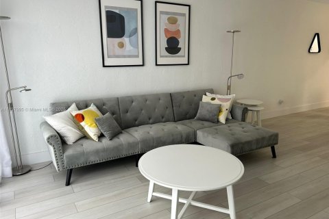 Condo in Sunny Isles Beach, Florida, 2 bedrooms  № 1949699 - photo 3