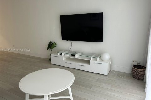 Condo in Sunny Isles Beach, Florida, 2 bedrooms  № 1949699 - photo 4