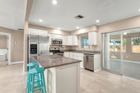 Villa ou maison à vendre à Venice, Floride: 2 chambres, 114.83 m2 № 2438483 - photo 4