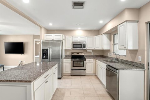 Villa ou maison à vendre à Venice, Floride: 2 chambres, 114.83 m2 № 2438483 - photo 5