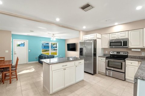 Villa ou maison à vendre à Venice, Floride: 2 chambres, 114.83 m2 № 2438483 - photo 3