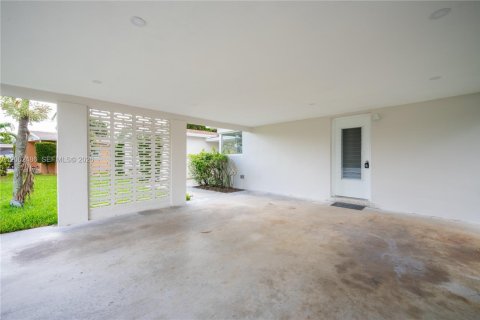 Casa en venta en Pembroke Pines, Florida, 4 dormitorios, 196.02 m2 № 2266053 - foto 3