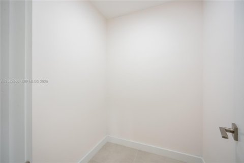 Casa en venta en Pembroke Pines, Florida, 4 dormitorios, 196.02 m2 № 2266053 - foto 13