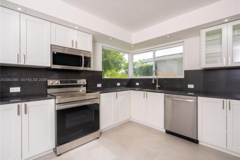 Casa en venta en Pembroke Pines, Florida, 4 dormitorios, 196.02 m2 № 2266053 - foto 28