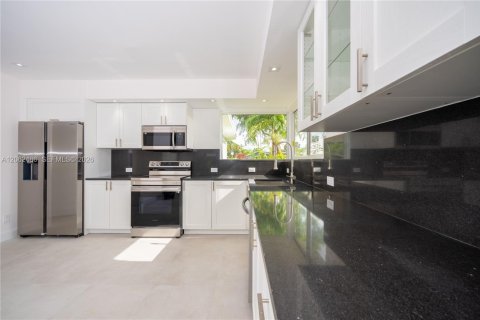 Casa en venta en Pembroke Pines, Florida, 4 dormitorios, 196.02 m2 № 2266053 - foto 27