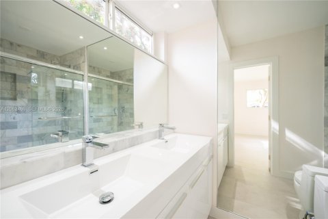 Casa en venta en Pembroke Pines, Florida, 4 dormitorios, 196.02 m2 № 2266053 - foto 25