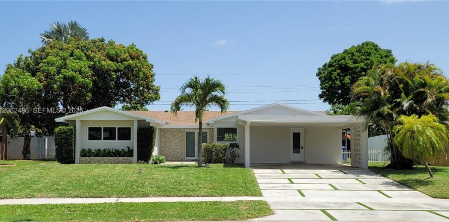 Casa en Pembroke Pines, Florida 4 dormitorios, 196.02 m2 № 2266053