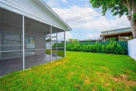 Casa en venta en Pembroke Pines, Florida, 4 dormitorios, 196.02 m2 № 2266053 - foto 6