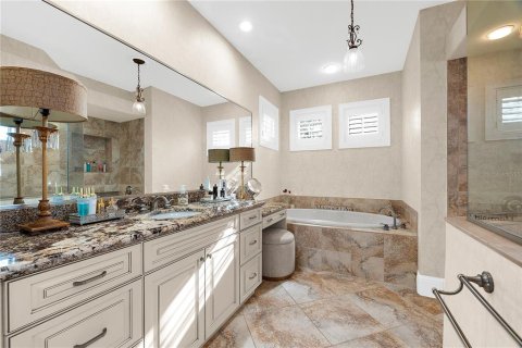 House in Longboat Key, Florida 4 bedrooms, 418.71 sq.m. № 2115384 - photo 24