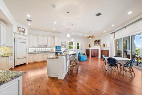 House in Longboat Key, Florida 4 bedrooms, 418.71 sq.m. № 2115384 - photo 15