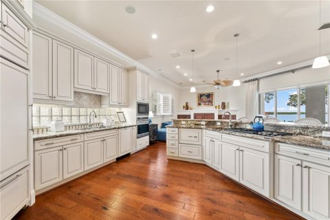 House in Longboat Key, Florida 4 bedrooms, 418.71 sq.m. № 2115384 - photo 14
