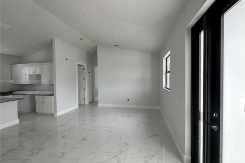 House in Lehigh Acres, Florida 3 bedrooms, 111.48 sq.m. № 1854868 - photo 22
