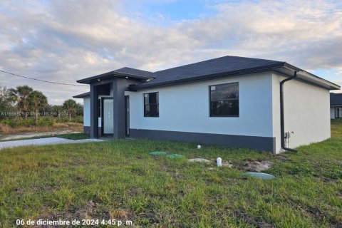 House in Lehigh Acres, Florida 3 bedrooms, 111.48 sq.m. № 1854868 - photo 26