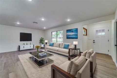 House in Spring Hill, Florida 3 bedrooms, 174.1 sq.m. № 1618048 - photo 4