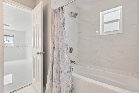 Купить виллу или дом в Майами, Флорида 4 спальни, 188.5м2, № 1704790 - фото 16