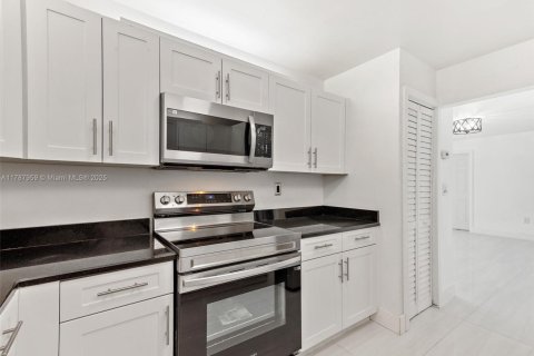 Купить виллу или дом в Майами, Флорида 4 спальни, 188.5м2, № 1704790 - фото 8