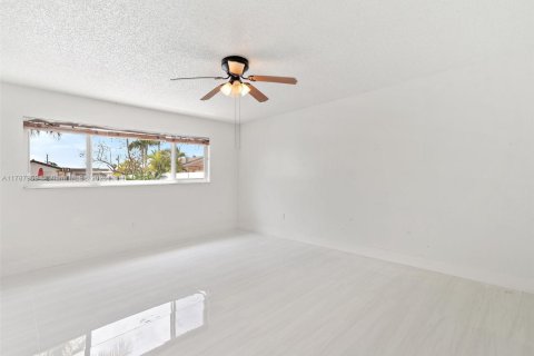 Купить виллу или дом в Майами, Флорида 4 спальни, 188.5м2, № 1704790 - фото 10