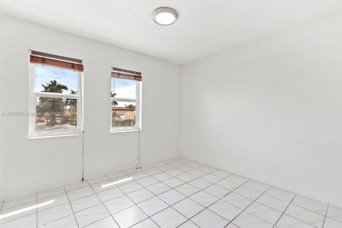 Купить виллу или дом в Майами, Флорида 4 спальни, 188.5м2, № 1704790 - фото 20