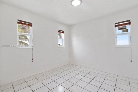 Купить виллу или дом в Майами, Флорида 4 спальни, 188.5м2, № 1704790 - фото 17