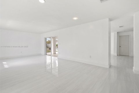 Купить виллу или дом в Майами, Флорида 4 спальни, 188.5м2, № 1704790 - фото 2