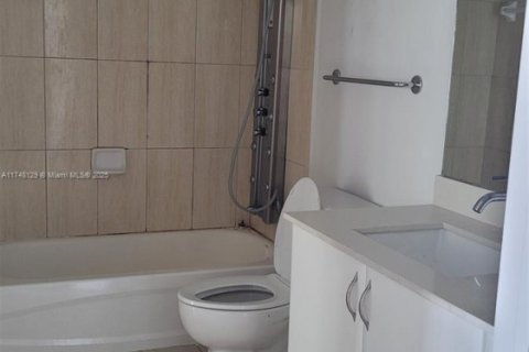 Condo in Miami, Florida, 1 bedroom  № 1960827 - photo 9