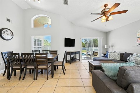 House in Davenport, Florida 4 bedrooms, 145.11 sq.m. № 1893940 - photo 11